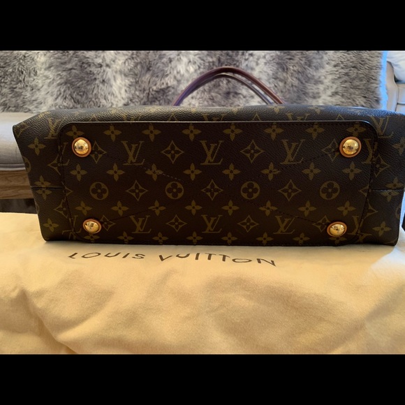 SOLD. Authentic Louis Vuitton Olympe - Picture 9 of 17
